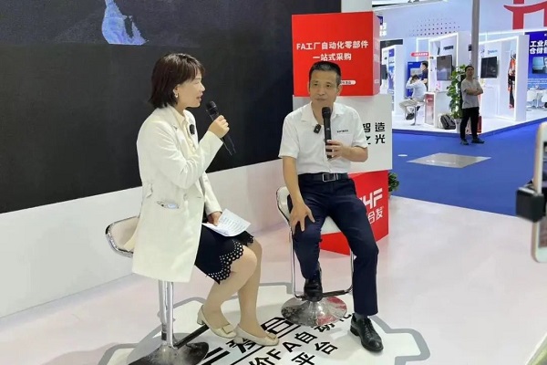 現(xiàn)場直播，暢談發(fā)展